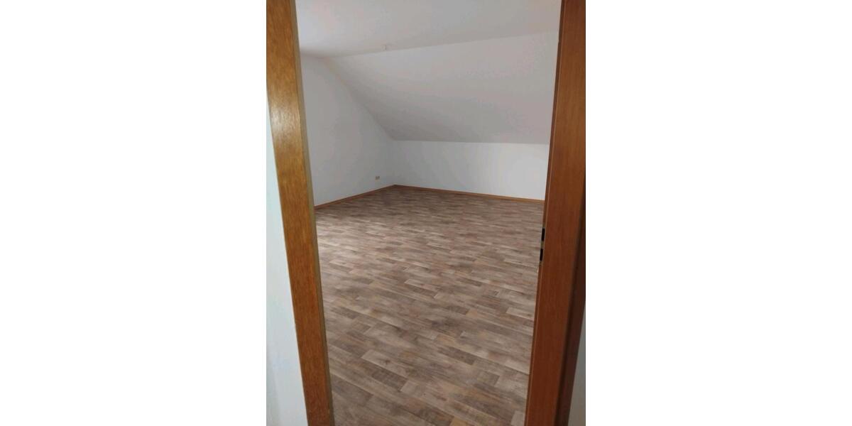 Etagenwohnung Freihung - 4 Zimmer, 90 m&sup2;, 700&euro; | Angebot:26089265
