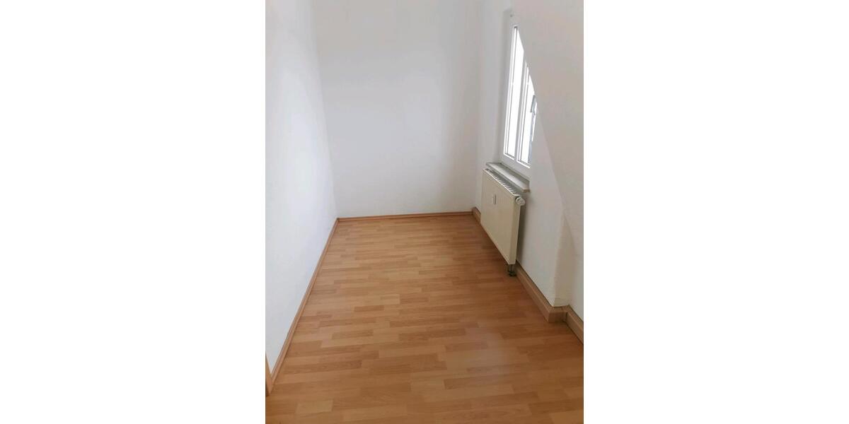 Dachgeschoßwohnung Oberlungwitz - 5 Zimmer, 110 m&sup2;, 550&euro; | Angebot:24384945