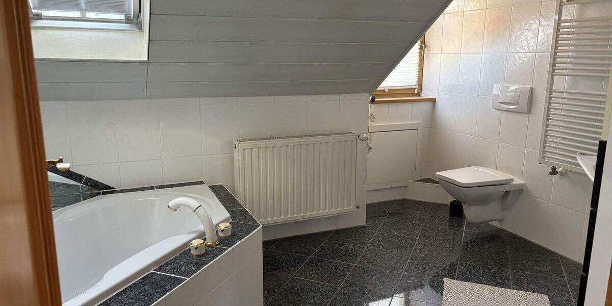 Etagenwohnung Sulzdorf Sternberg - 3 Zimmer, 120 m&sup2;, 770&euro; | Angebot:26162706