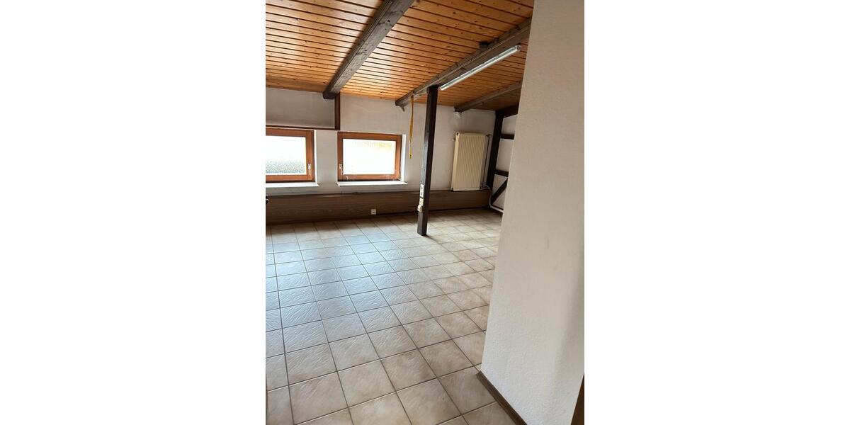 Etagenwohnung Steinmauern - 5 Zimmer, 150 m&sup2;, 1.200&euro; | Angebot:24976105