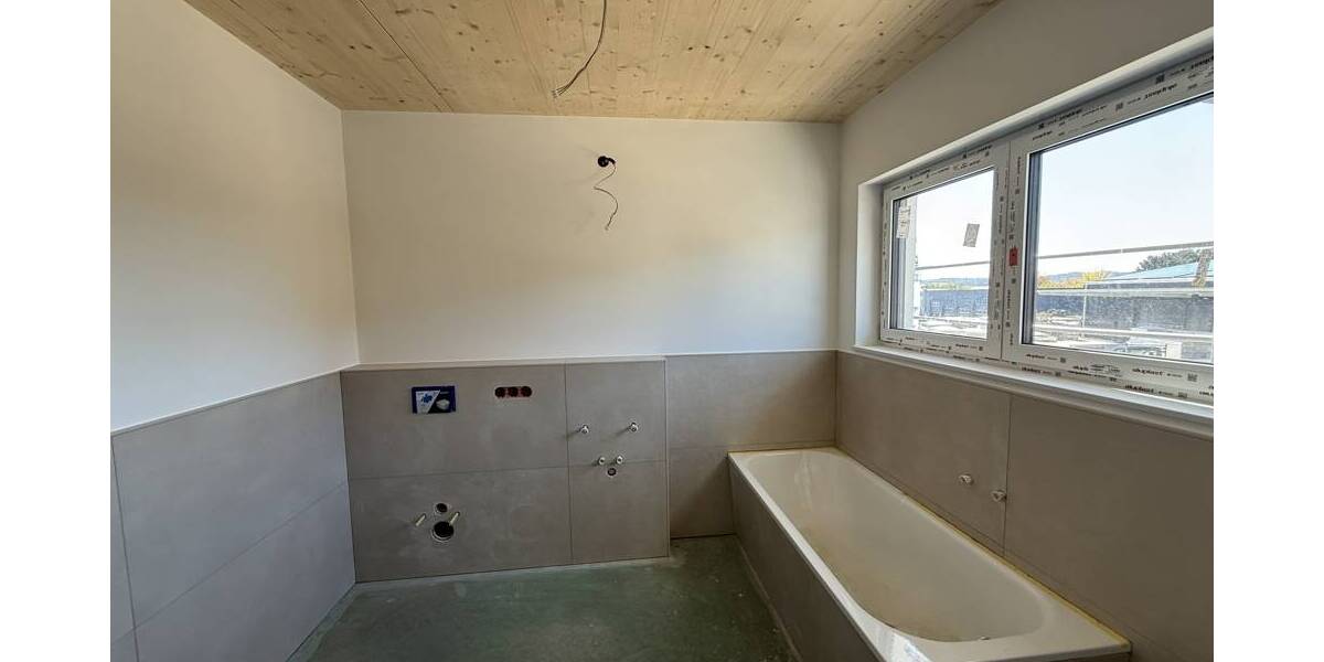 Etagenwohnung Leopoldshöhe - 4 Zimmer, 143 m&sup2;, 2.015&euro; | Angebot:26128592