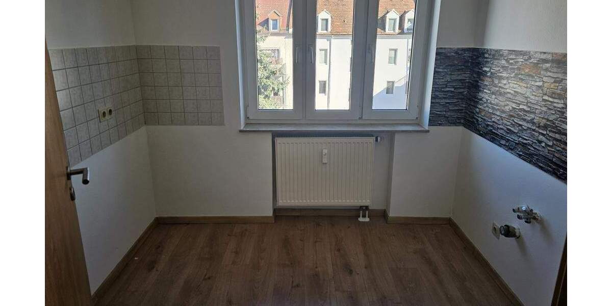 Gemütliche Wohnung ... Bad mit Wanne ... separate Küche! 2 zimmer