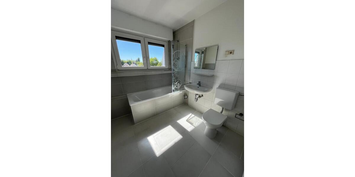 Dachgeschoßwohnung Neuwied - 3 Zimmer, 82 m&sup2;, 757&euro; | Angebot:26620367