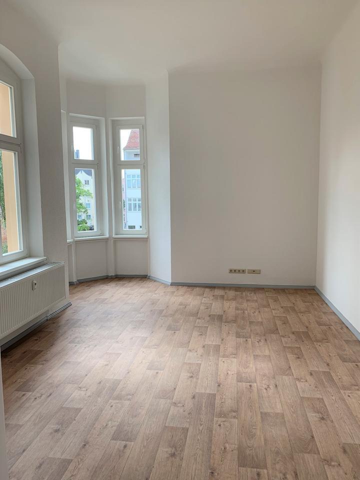 7 Zimmer-Altbau-Wohnung in wunderschönem Denkmalobjekt zu vermieten!
