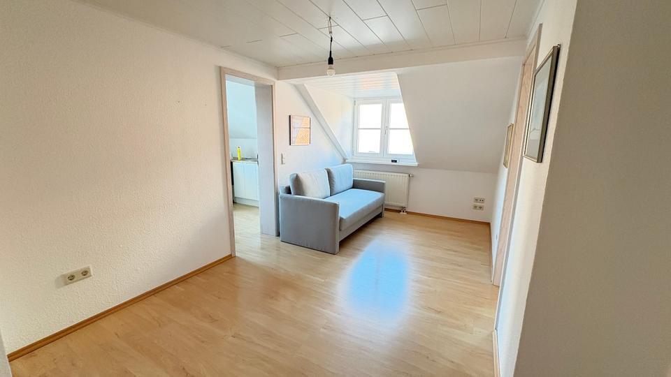 Schöne 2-Zimmer-Dachgeschosswohnung zimmer