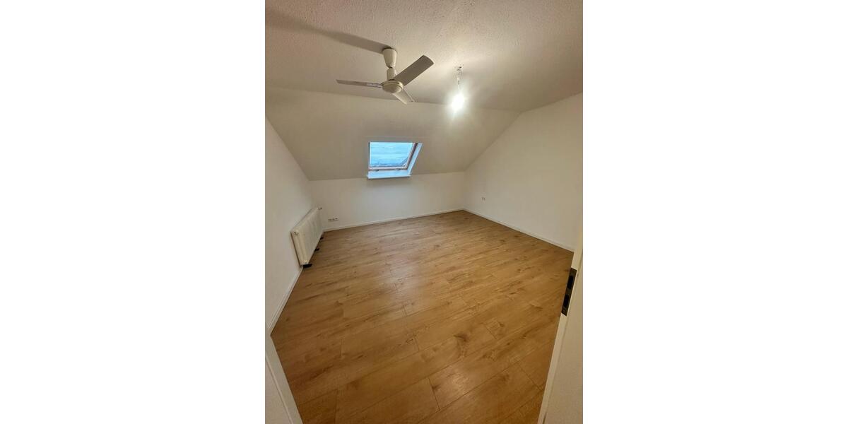 Dachgeschoßwohnung Lahr (Schwarzwald) - 3.5 Zimmer, 70 m&sup2;, 850&euro; | Angebot:26507784