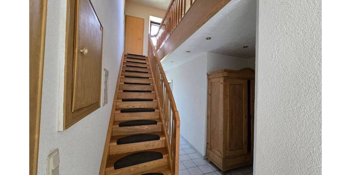 Etagenwohnung Tholey Theley - 5 Zimmer, 200 m&sup2;, 1.350&euro; | Angebot:26528285
