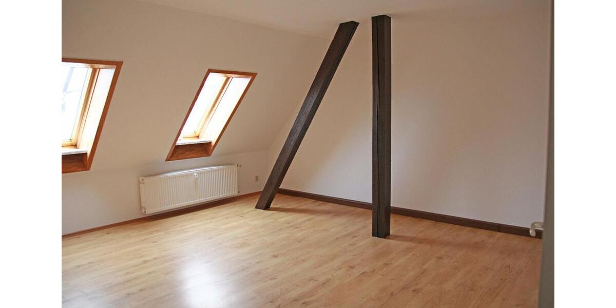 Dachgeschoßwohnung Zeitz - 2 Zimmer, 63 m&sup2;, 275&euro; | Angebot:25832961