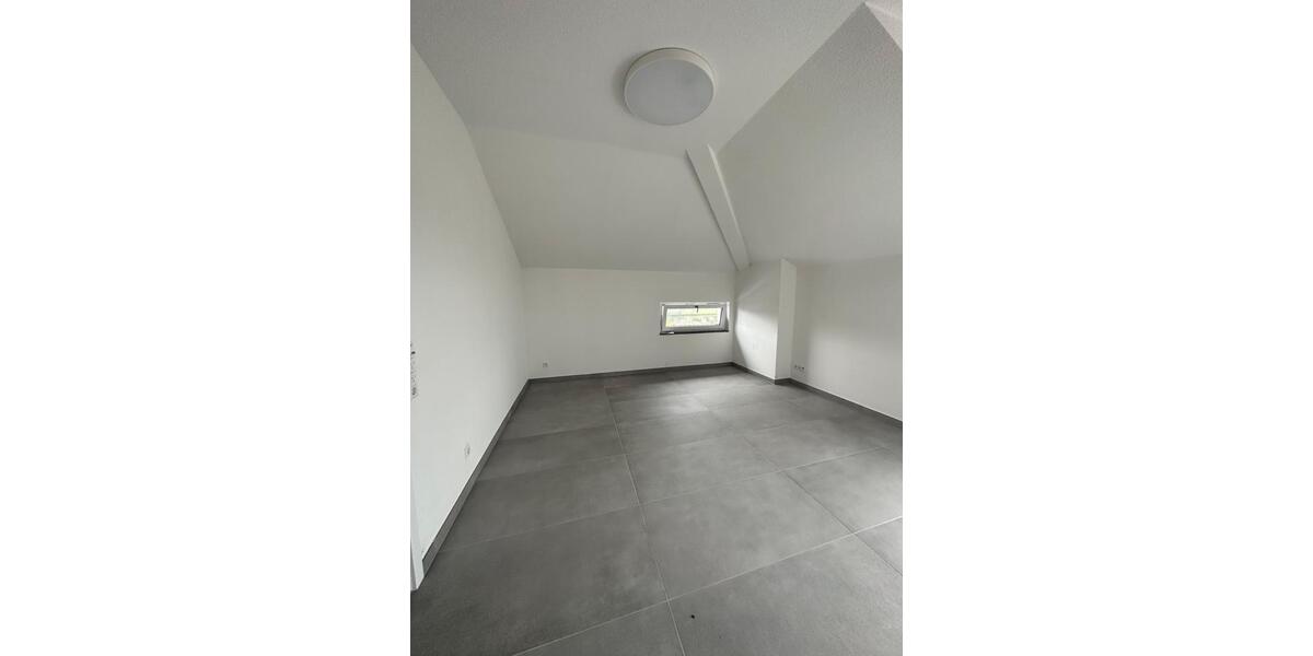 Dachgeschoßwohnung Erlenbach am Main - 5 Zimmer, 139 m&sup2;, 1.900&euro; | Angebot:26424663
