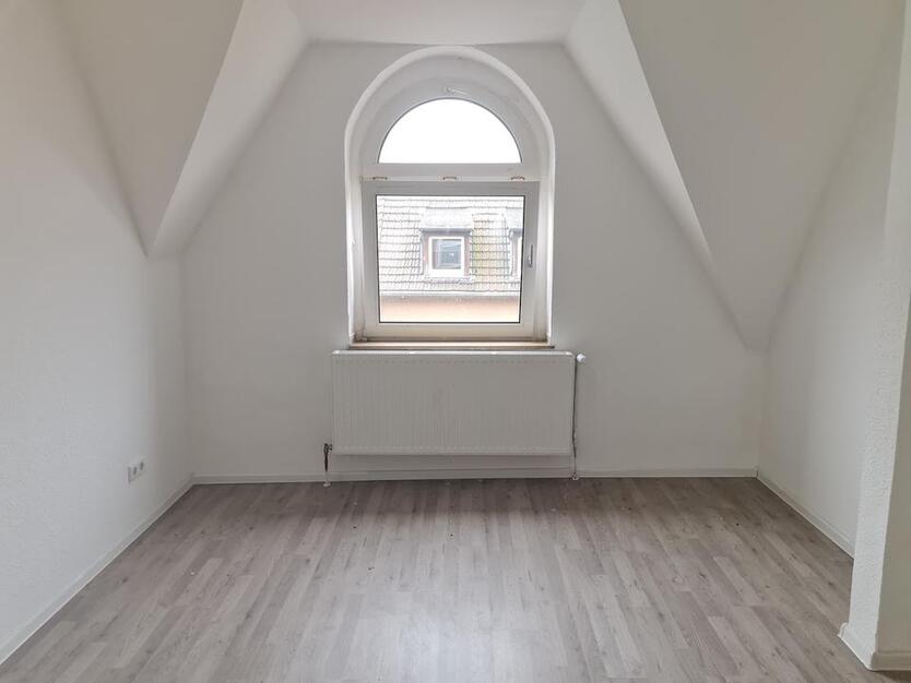 Gepflegte 4-Zimmer-Dachgeschosswohnung zu vermieten! 1Nettokaltmiete frei (2. Monat) 4 zimmer