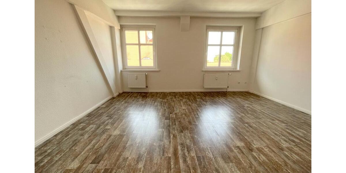 Dachgeschoßwohnung Halle (Saale) - 6 Zimmer, 155 m&sup2;, 1.270&euro; | Angebot:26618543