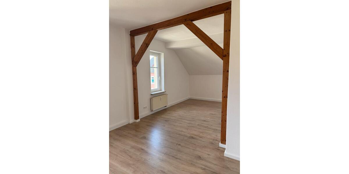 Dachgeschoßwohnung Glauchau - 3 Zimmer, 80 m&sup2;, 562&euro; | Angebot:26614613