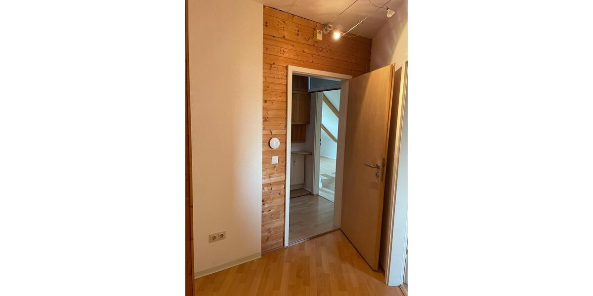 Dachgeschoßwohnung Bahretal - 3 Zimmer, 66 m&sup2;, 462&euro; | Angebot:25074512