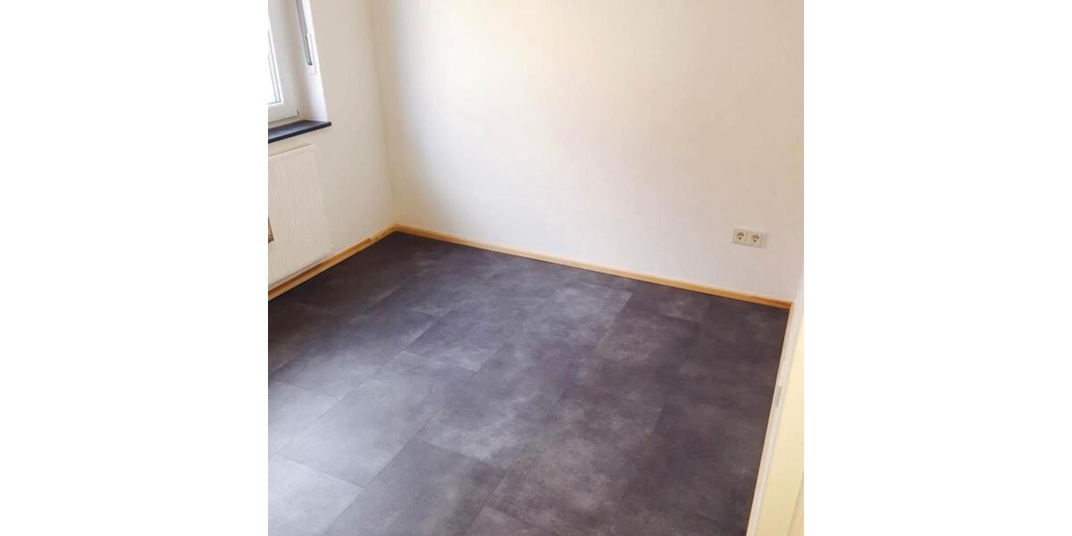 Etagenwohnung Dahn - 4 Zimmer, 140 m&sup2;, 1.120&euro; | Angebot:25716163