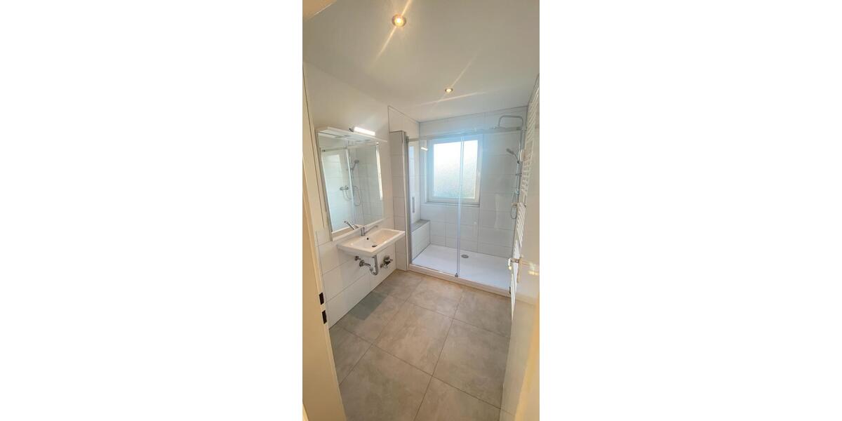 Großzügige Wohnung mit zusätzlichem Zimmerbereich 3 zimmer