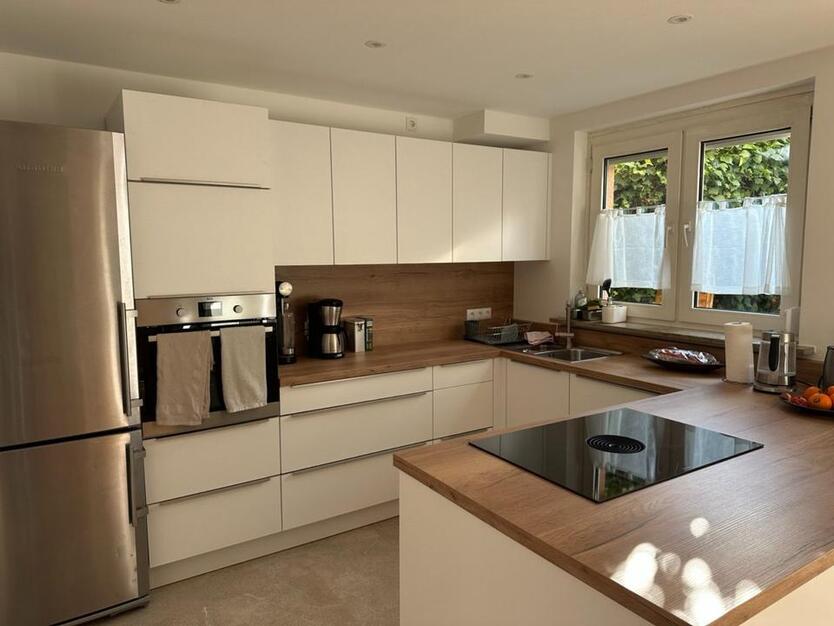 Helle 4,5-ZKB-Erdgeschoßwohnung mit Terrasse, Garten und Tiefgar
