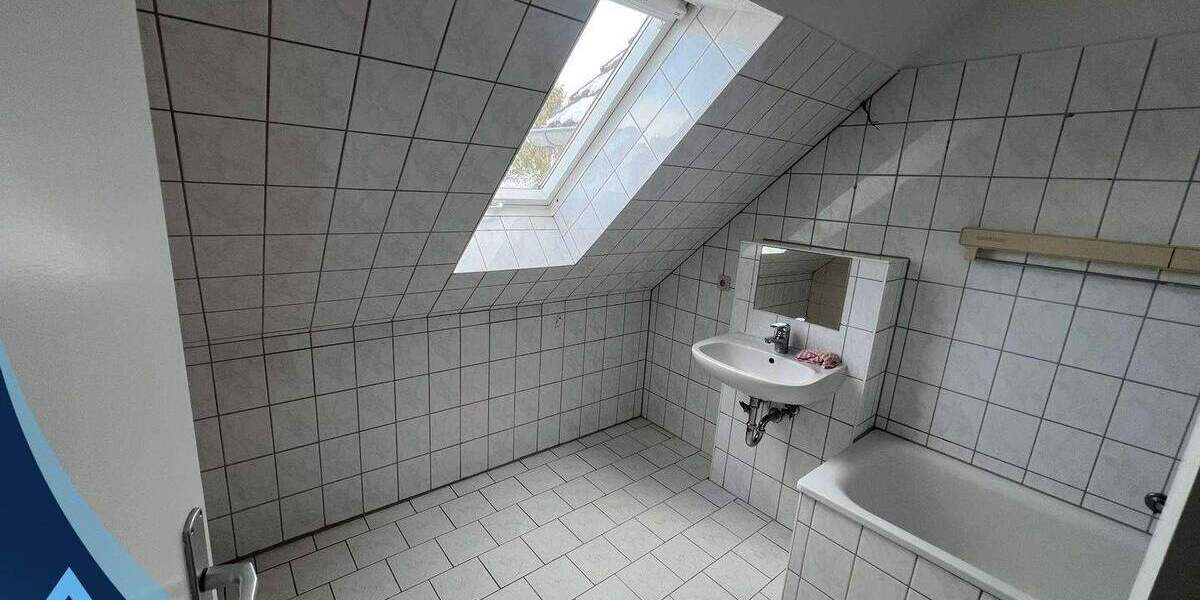 frisch renovierte Dachgeschoss Wohnung 4 zimmer