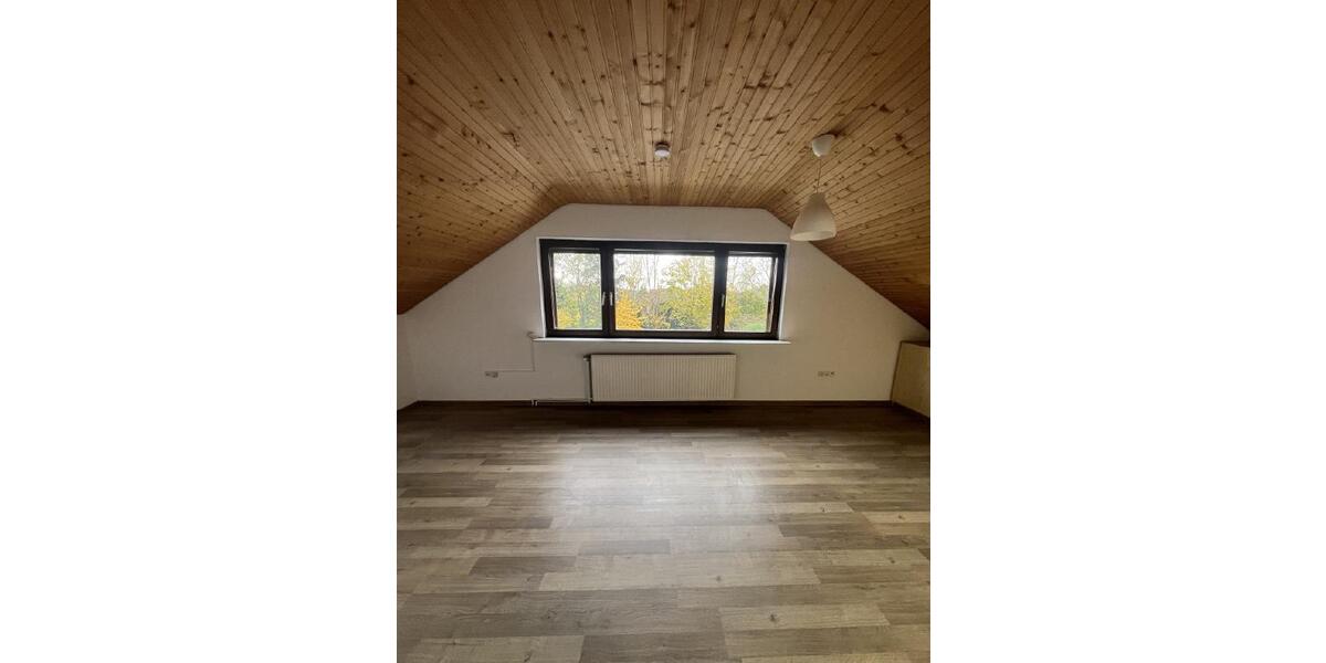 Gemütliche 2-Zimmer-Dachgeschosswohnung mit Einbauküche und Badewanne 2 zimmer