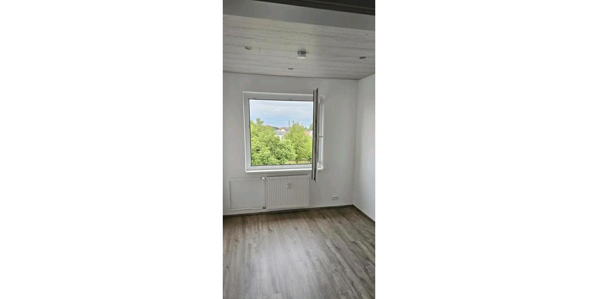 Dachgeschoßwohnung Lehre - 2.5 Zimmer, 80 m&sup2;, 650&euro; | Angebot:25174686