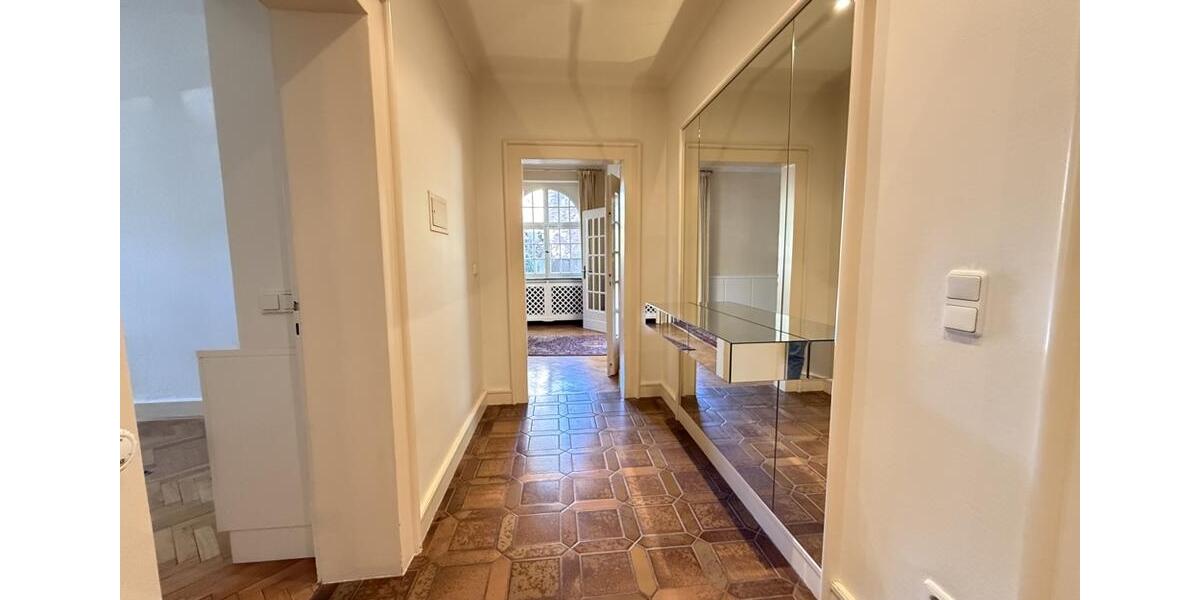 Villa Gelsenkirchen Buer - 12 Zimmer, 310 m&sup2;, 3.200&euro; | Angebot:22985202