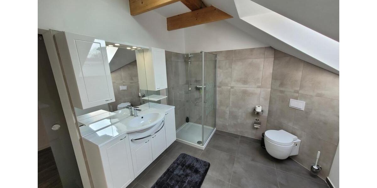 Dachgeschoßwohnung Feldberger Seenlandschaft - 2.5 Zimmer, 105 m&sup2;, 11&euro; | Angebot:26124112