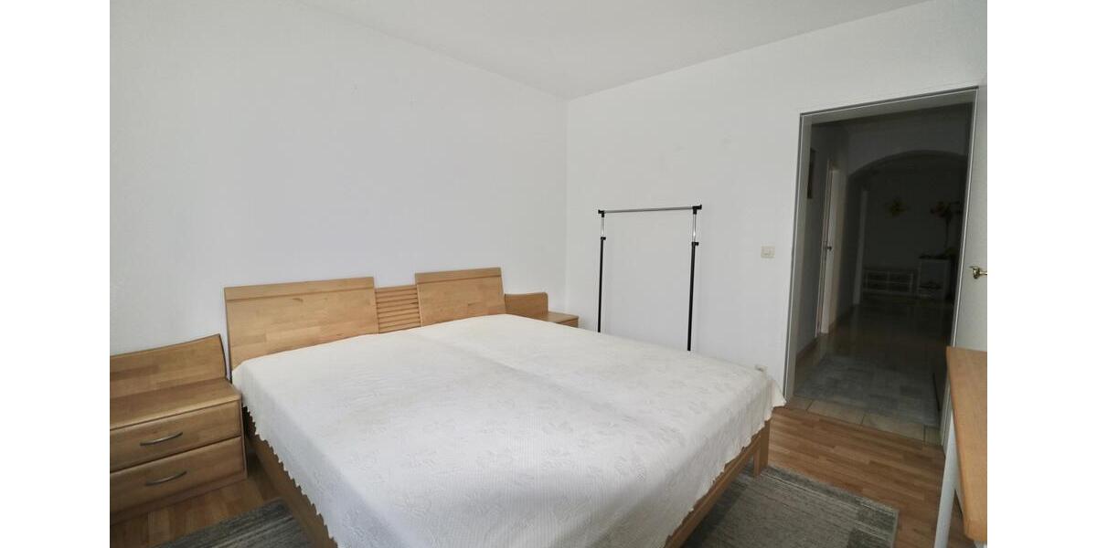 Helles WG-Zimmer mit eignem Bad u. Mitbenutzung Küche, Essbereich und Terrasse zu vermieten 1 zimmer