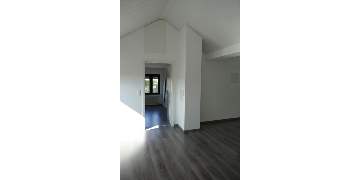 Dachgeschoßwohnung Gückingen - 3.5 Zimmer, 85 m&sup2;, 600&euro; | Angebot:25883292