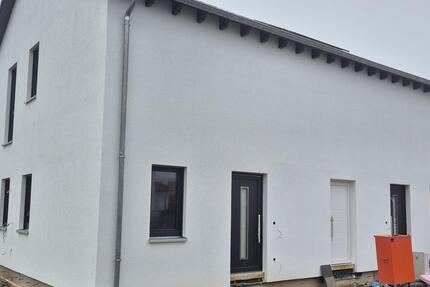 Haus Burglengenfeld - 4 Zimmer, 103 m&sup2;, 1.412&euro; | Angebot:25050703