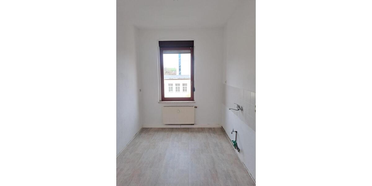 Etagenwohnung Roßwein - 4 Zimmer, 105 m&sup2;, 500&euro; | Angebot:25900019