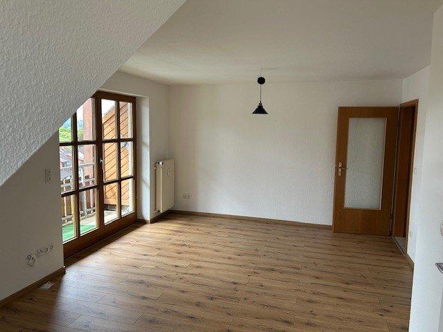 Dachgeschoßwohnung Großheirath - 1 Zimmer, 35 m&sup2;, 350&euro; | Angebot:26635438