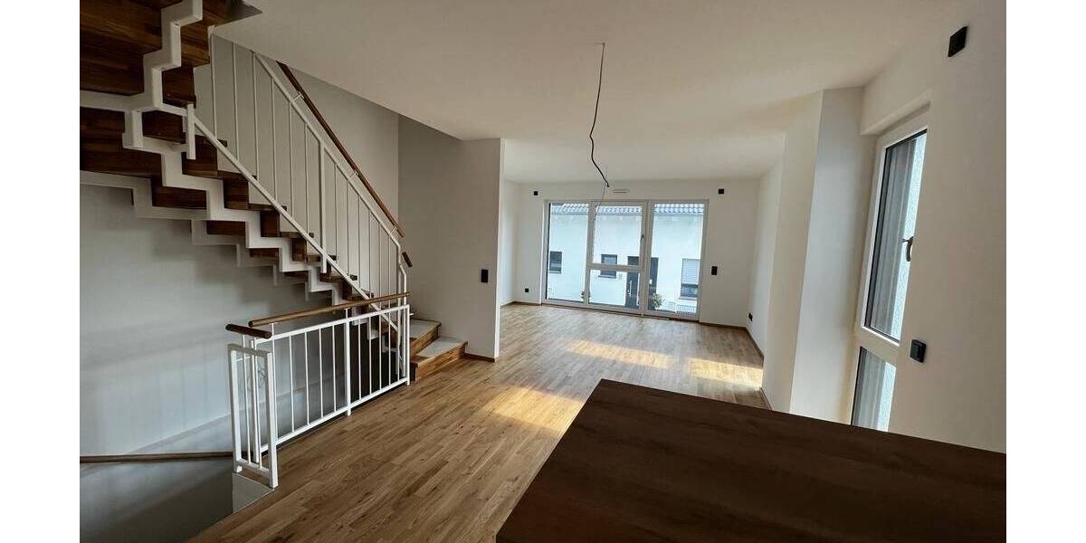 Doppelhaushälfte Mainz Weisenau - 6 Zimmer, 159 m&sup2;, 2.500&euro; | Angebot:25683725