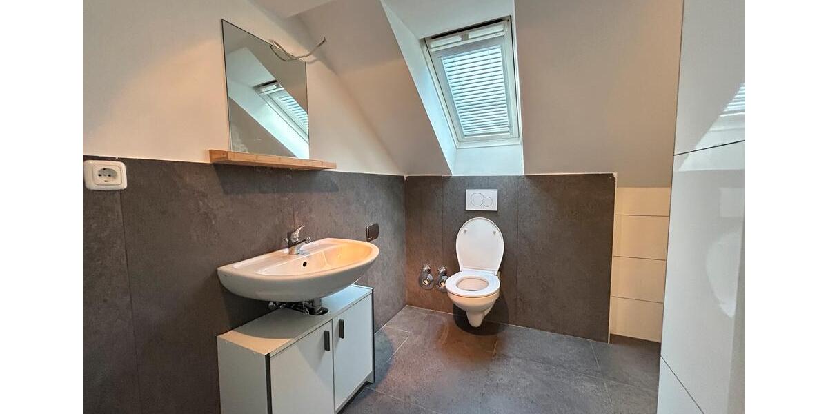 Dachgeschoßwohnung Hanau - 3 Zimmer, 72 m&sup2;, 700&euro; | Angebot:26007433