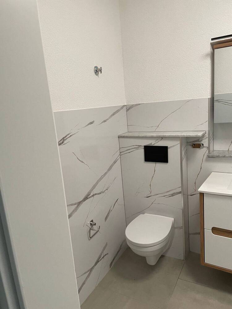 Komplett Renovierte 3 12 Zimmer Wohnung