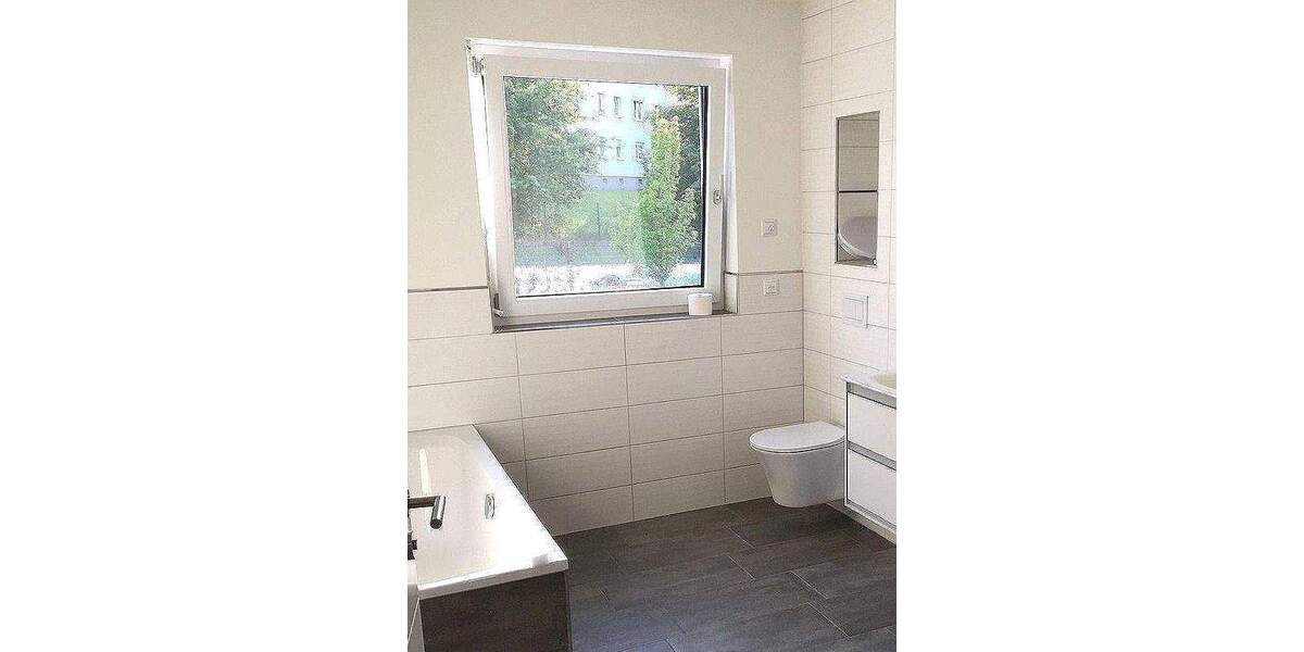 Etagenwohnung Erfurt Wiesenhügel - 3 Zimmer, 91 m&sup2;, 1.150&euro; | Angebot:26683629