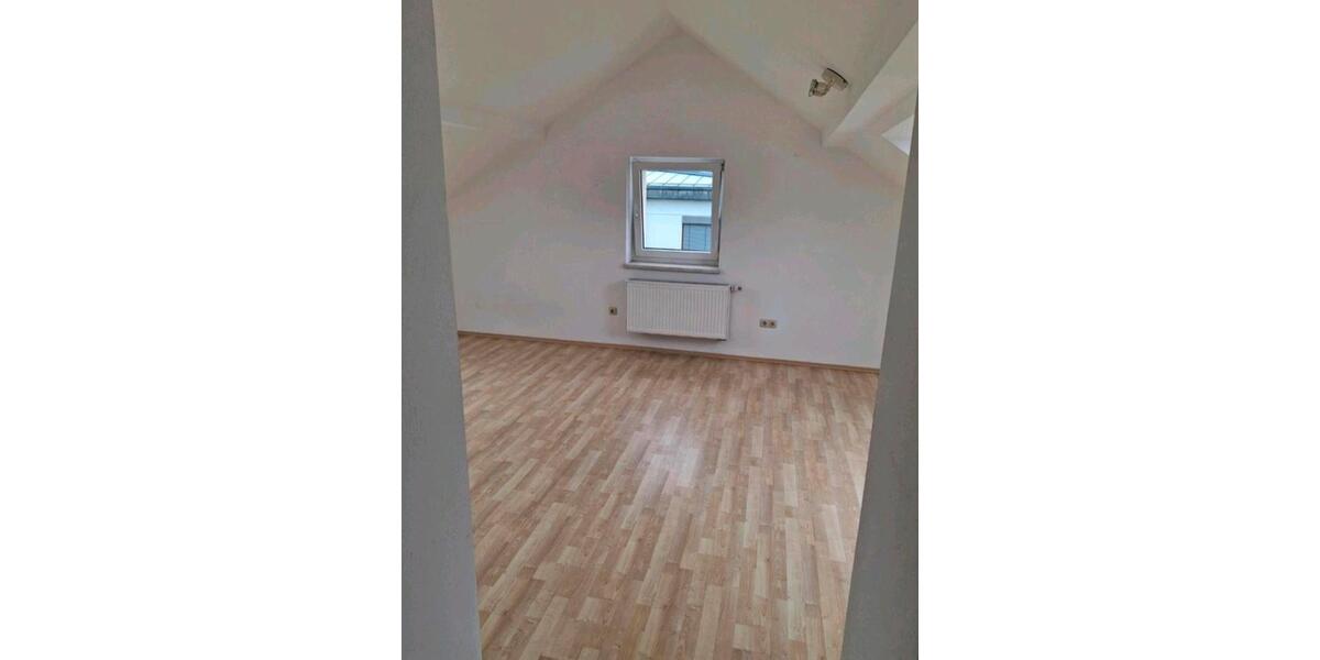 Dachgeschoßwohnung Naila - 1 Zimmer, 32 m&sup2;, 350&euro; | Angebot:25837729