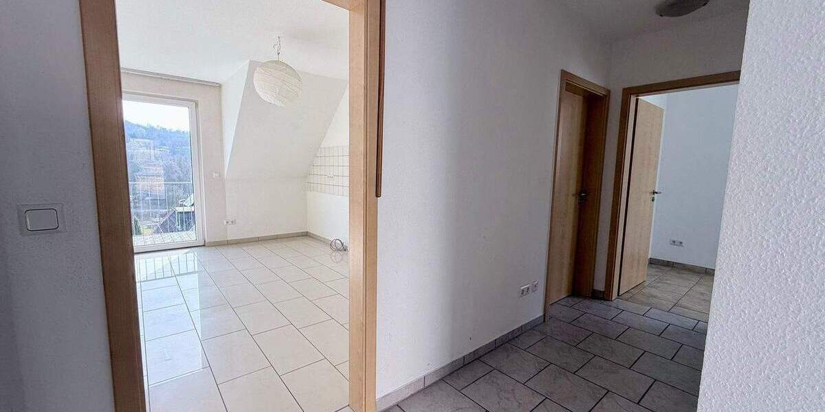 Etagenwohnung Helsa Wickenrode - 3 Zimmer, 83 m&sup2;, 650&euro; | Angebot:25676623
