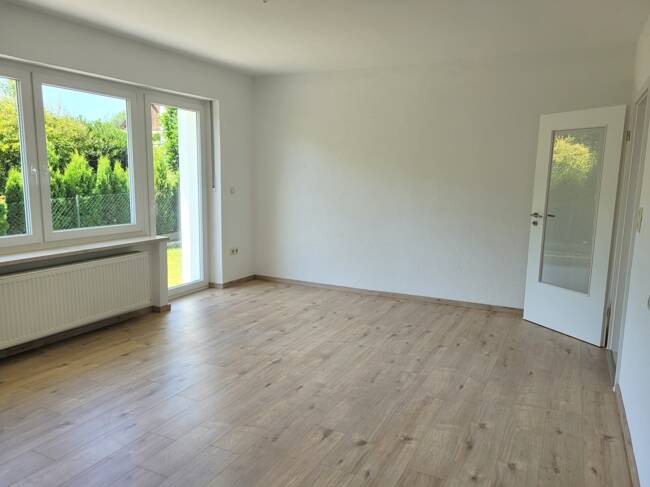 Helle Wohnung im Hochparterre eines neu renovierten 2-Parteien-Miethauses, mit Terrasse, Garten,etc!