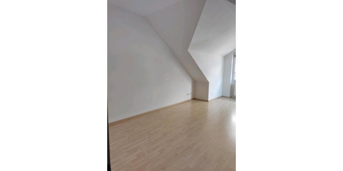 Dachgeschoßwohnung Klipphausen - 3 Zimmer, 77 m&sup2;, 897&euro; | Angebot:24748769