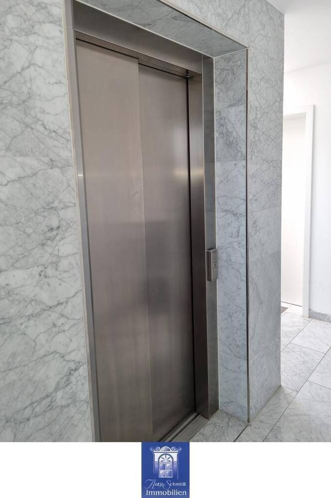 Himmlische Wohnung mit großer Dachterrasse, Fußbodenheizung und Lift!