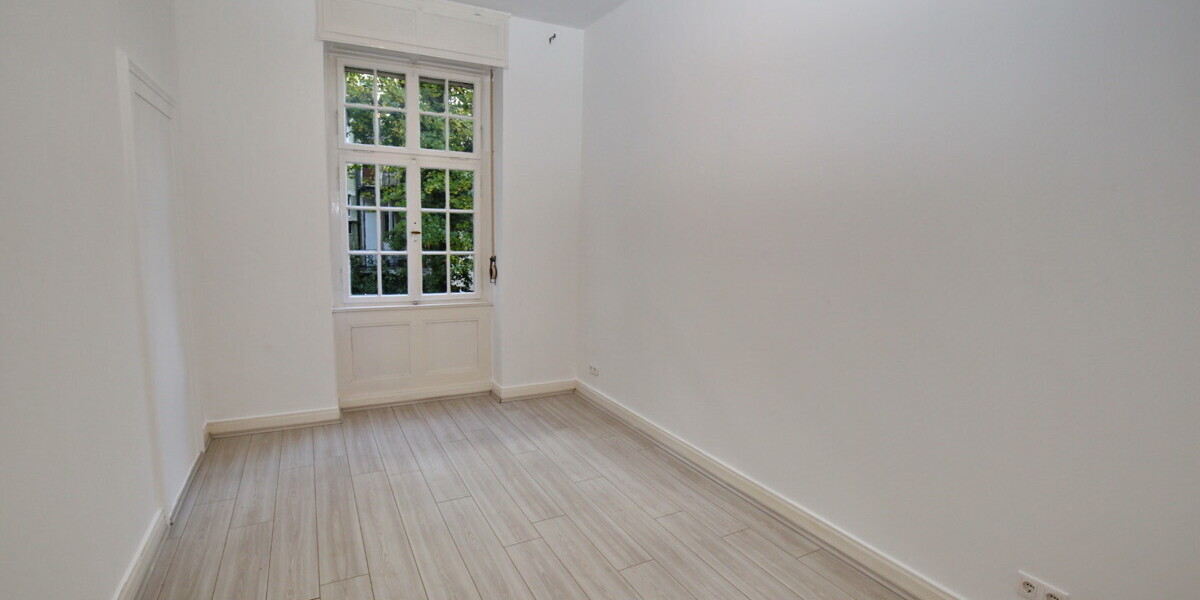 *** Altbauetage mit 210m² im Stadtzentrum *** 6 zimmer