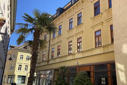 Ein Altbau, wie er im Buche steht - 3RW in der Fußgängerzone