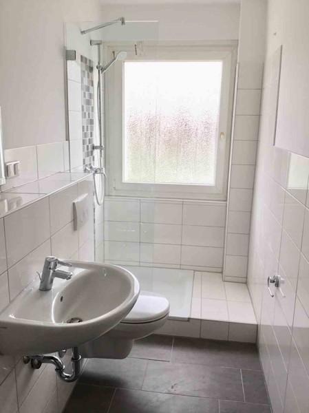 Gut geschnittene 2,5-Zimmer-Wohnung mit Tageslichtbad