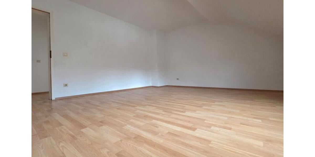 Gemütliche, renovierte 2,5-Zimmer-Wohnung im Dachgeschoss 2 zimmer