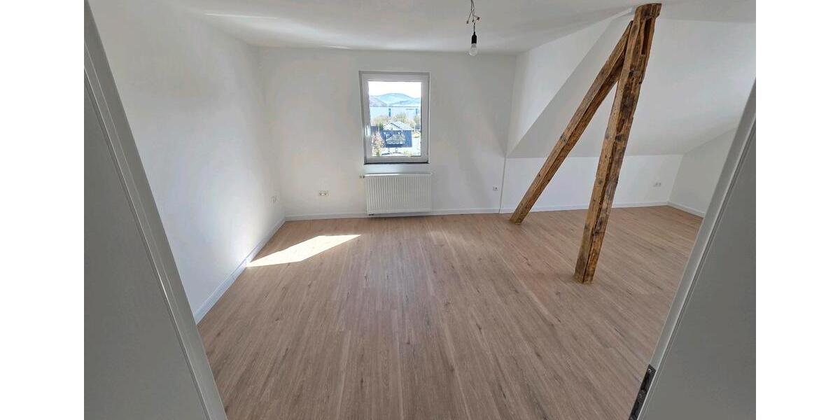 Einfamilienhaus Sundern (Sauerland) - 4 Zimmer, 140 m&sup2;, 1.400&euro; | Angebot:25975946