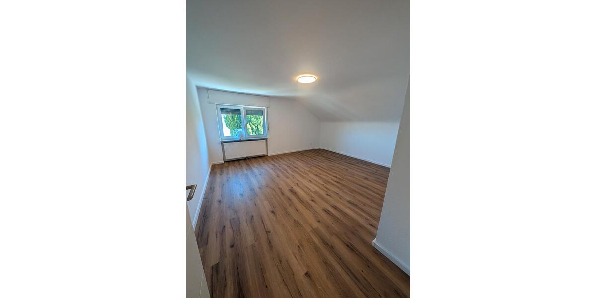 Dachgeschoßwohnung Karlsruhe Wettersbach - 5 Zimmer, 113 m&sup2;, 1.350&euro; | Angebot:26414163