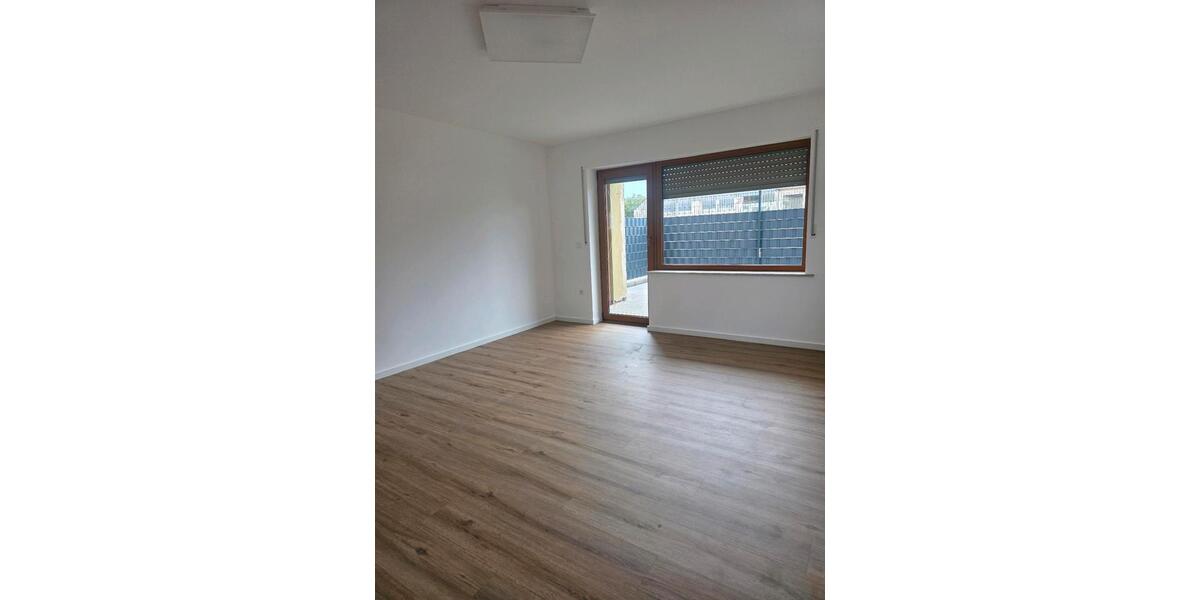 Erdgeschoßwohnung Üchtelhausen - 4 Zimmer, 90 m&sup2;, 1.400&euro; | Angebot:24848451