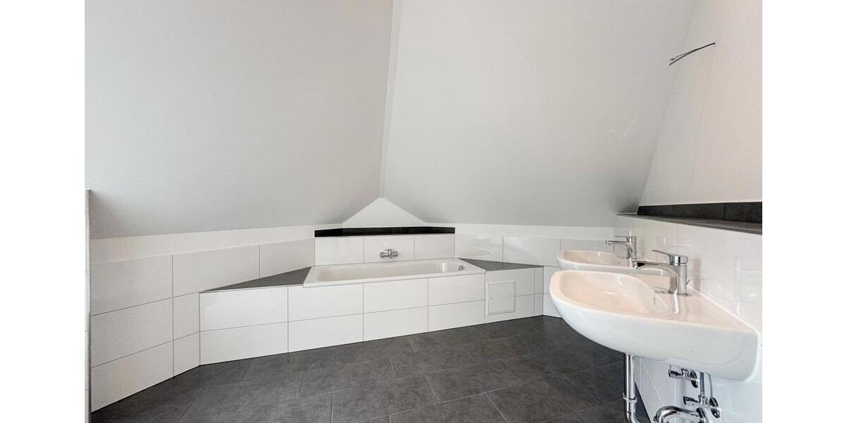 Dachgeschoßwohnung Varel - 4 Zimmer, 110 m&sup2;, 840&euro; | Angebot:24872814