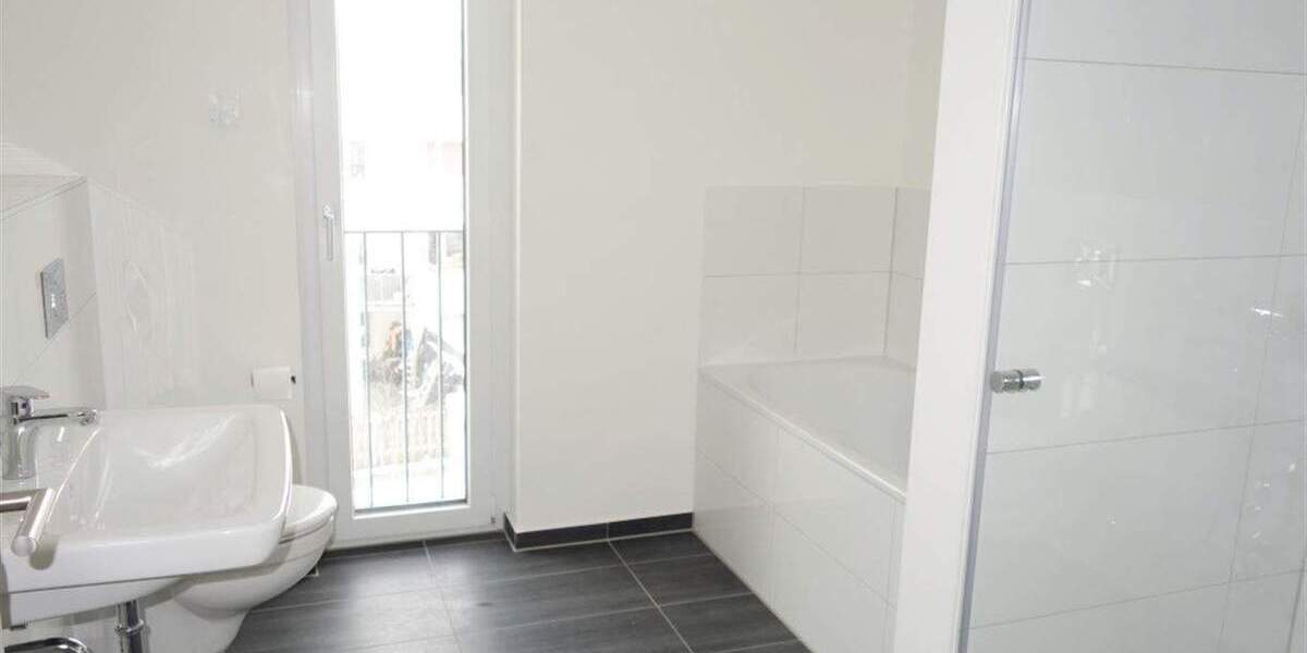 Moderne 3 Zimmer Wohnung mit EBK, Sonnenterrasse, Fernblick. Frisch renoviert. 3 zimmer