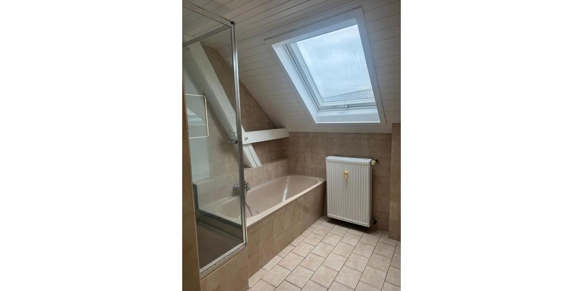 Dachgeschoßwohnung Gießen - 5 Zimmer, 159 m&sup2;, 1.950&euro; | Angebot:24849714