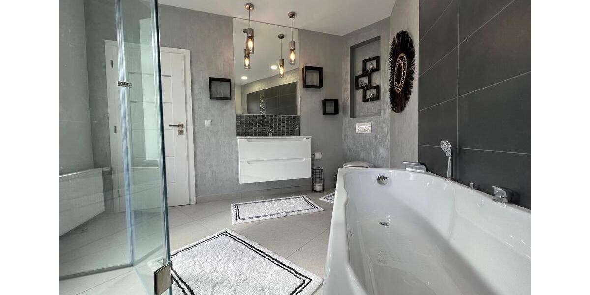 Wohnen auf Zeit Gera - 3 Zimmer, 130 m&sup2;, 100&euro; | Angebot:26227069